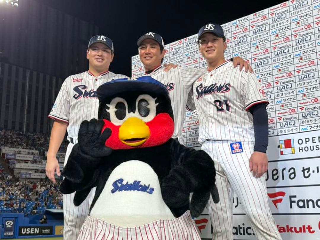新品未開封 川端慎吾 引退 記念ユニフォーム Ｌヤクルトスワローズ　正規品