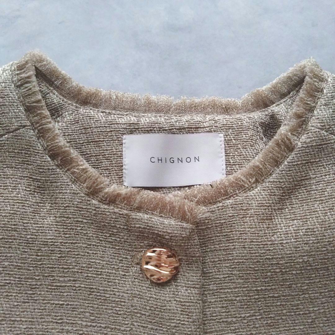 2025 CHIGNON ノースリーブ ツイード　ベスト カーキ　ベージュ系