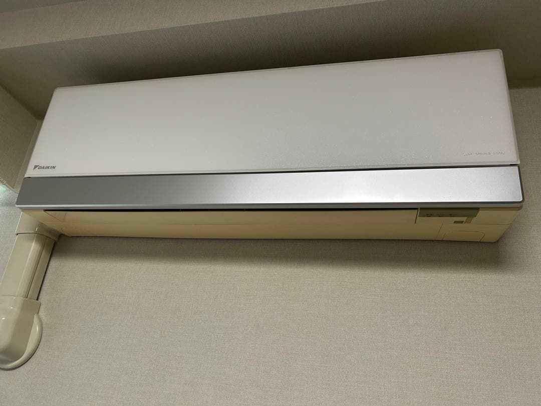 ダイキン　超薄型デザインエアコン　再熱除湿冷房2.2kw