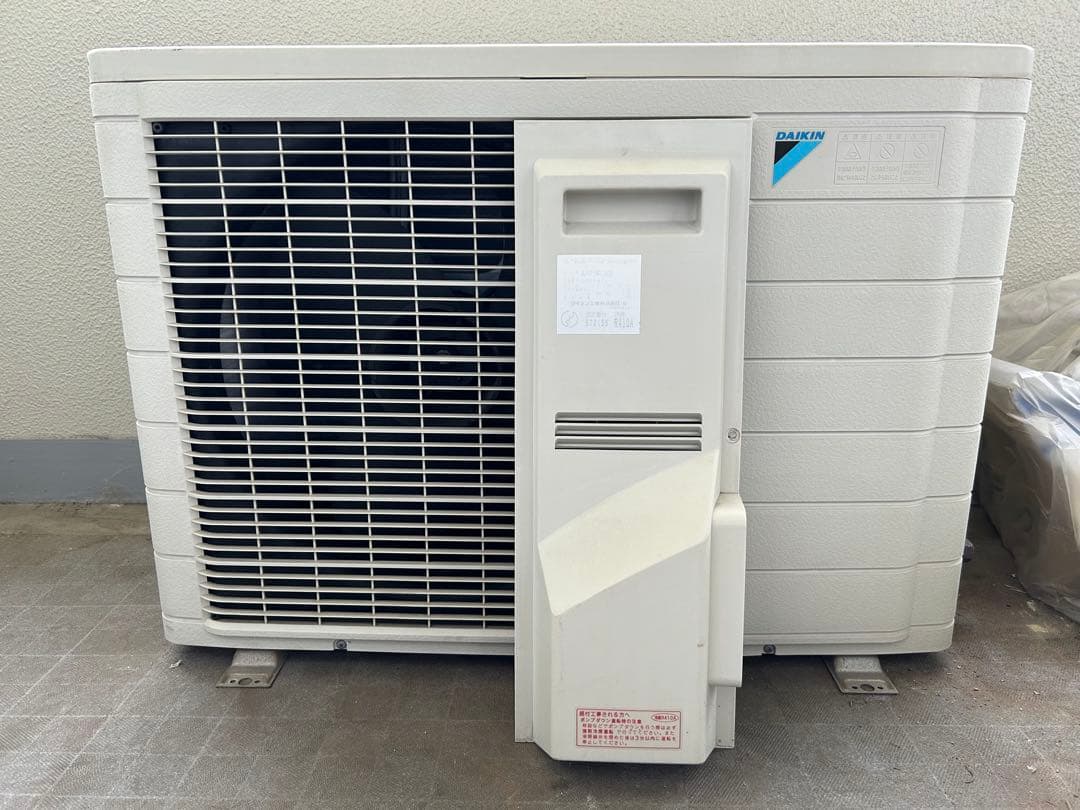 ダイキン　超薄型デザインエアコン　再熱除湿冷房2.2kw