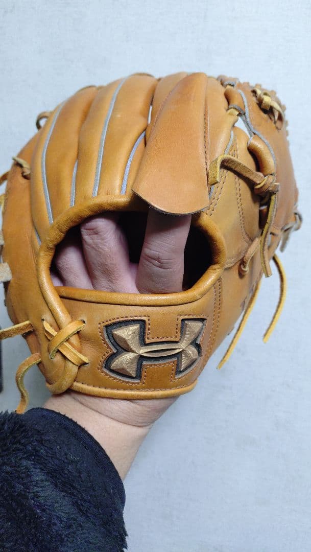 硬式用 アンダーアーマー　　投手用　グローブ　野球