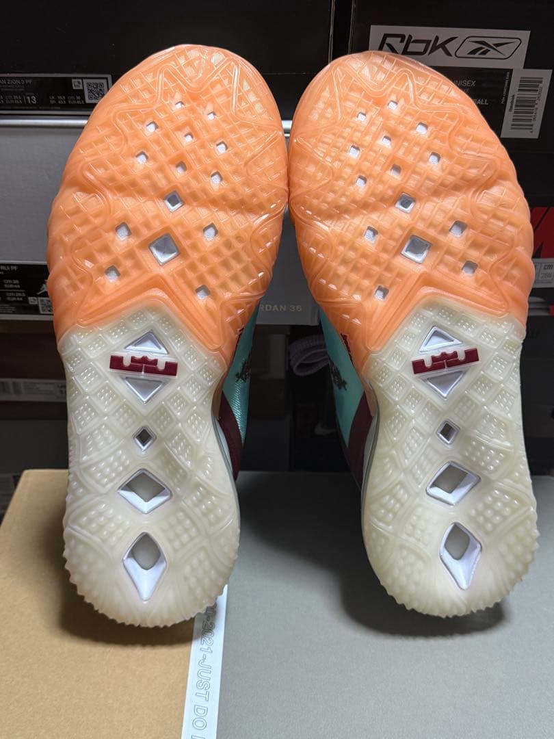 レブロン18LOW LEBRON 18 LOW 28.0cm