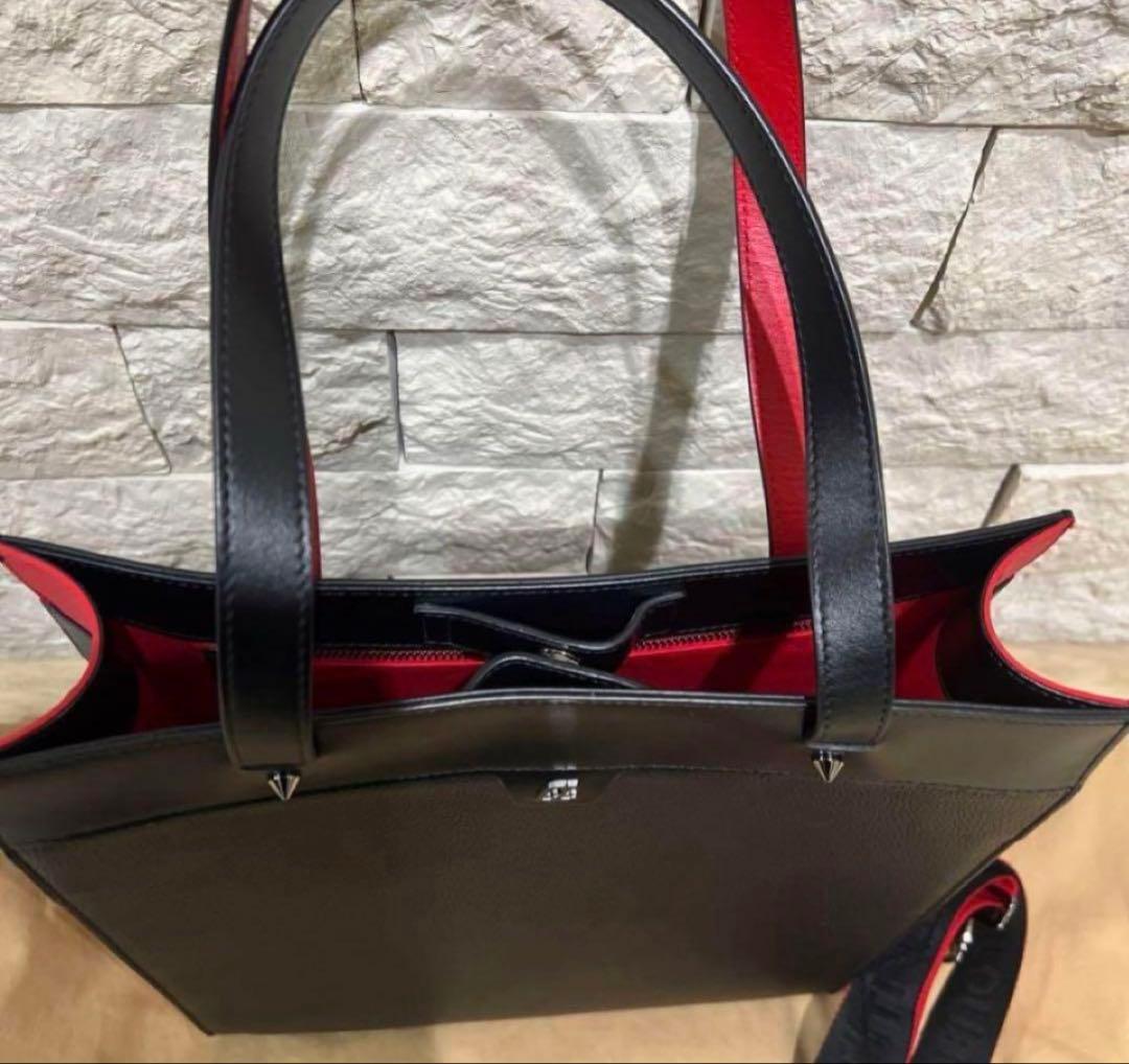 【美品30万】最終お値下げ。クリスチャンルブタン　スニーカーソールルイストート