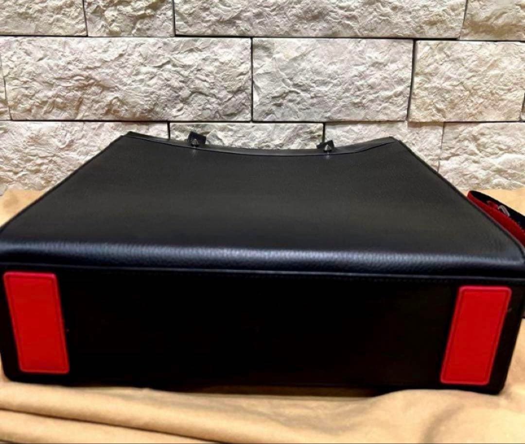 【美品30万】最終お値下げ。クリスチャンルブタン　スニーカーソールルイストート
