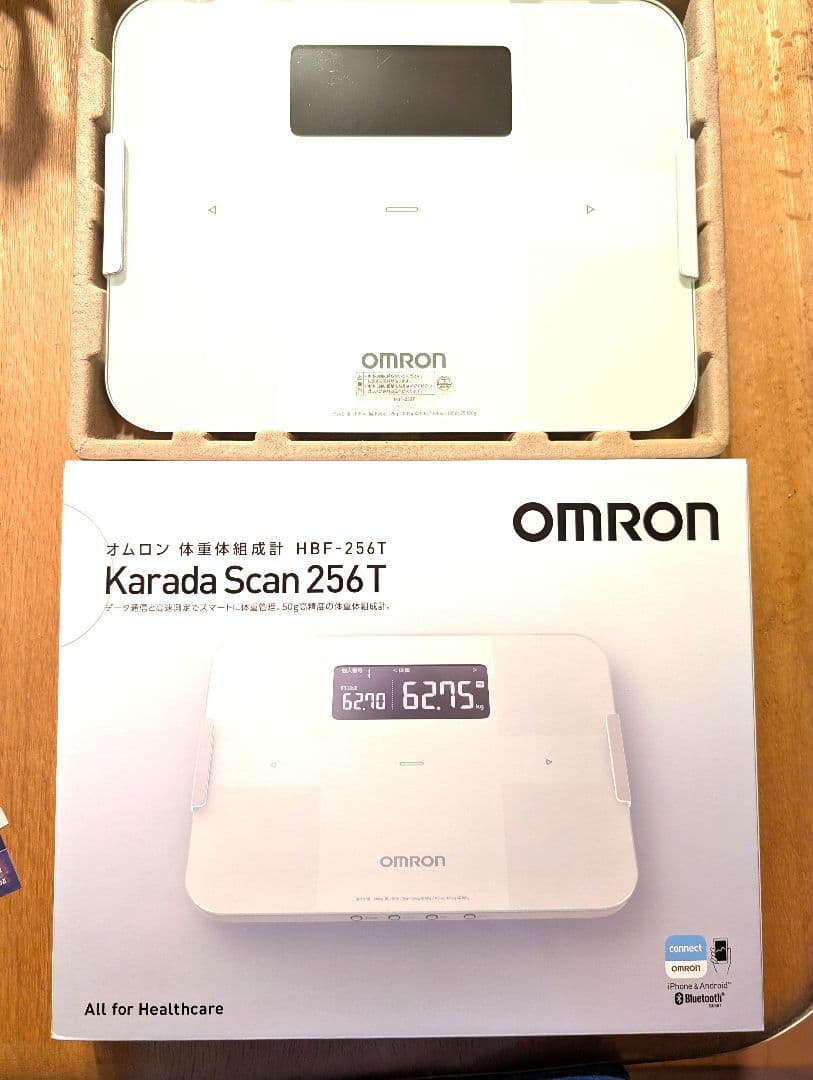 OMRON HBF-256T 体脂肪計・体組成計 ホワイト　白