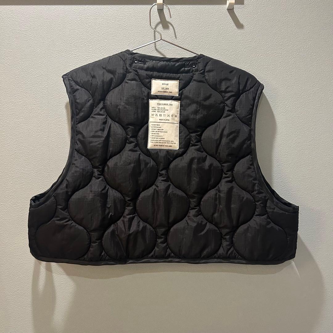 ハイク　QUILTED CROPPED VEST hyke