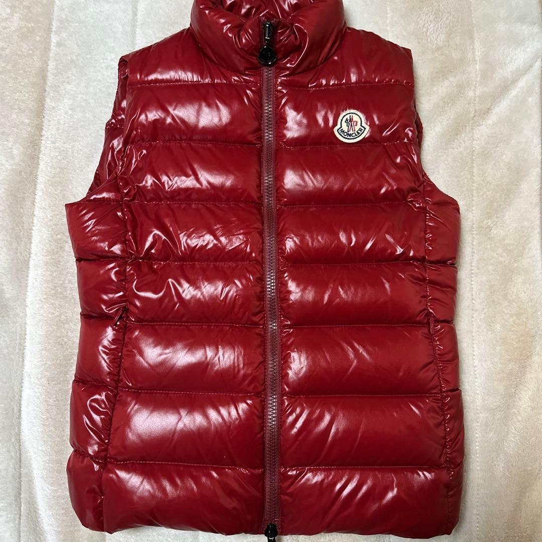 一*！様 MONCLER 赤 ダウンベスト