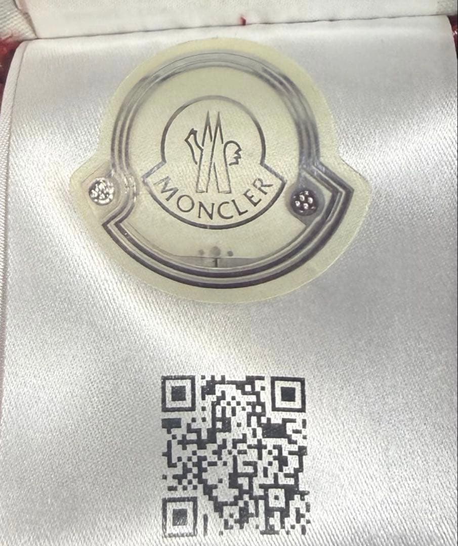 一*！様 MONCLER 赤 ダウンベスト