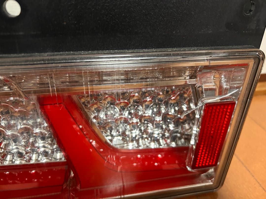 小糸　KOITO LED2連テールランプ(左側)