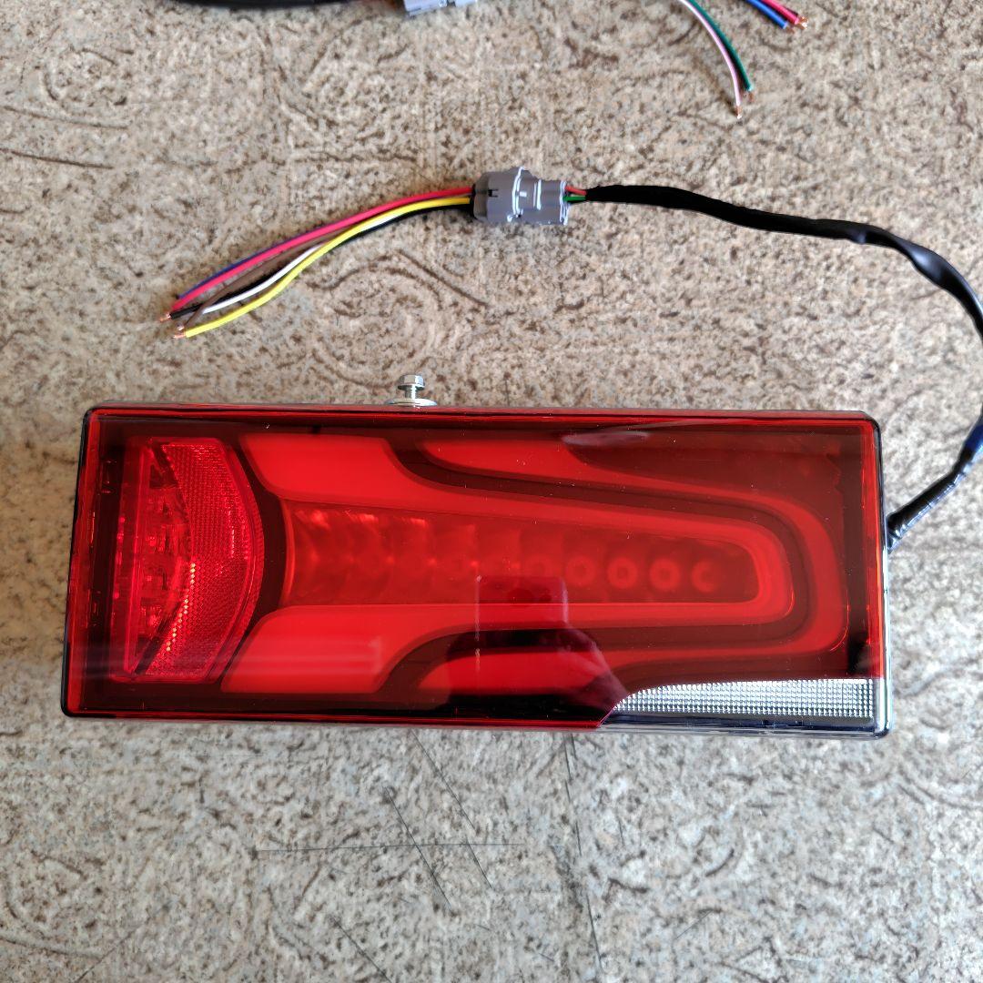 新型スーパーグレートトラクタ用純正フルLEDテールランプ