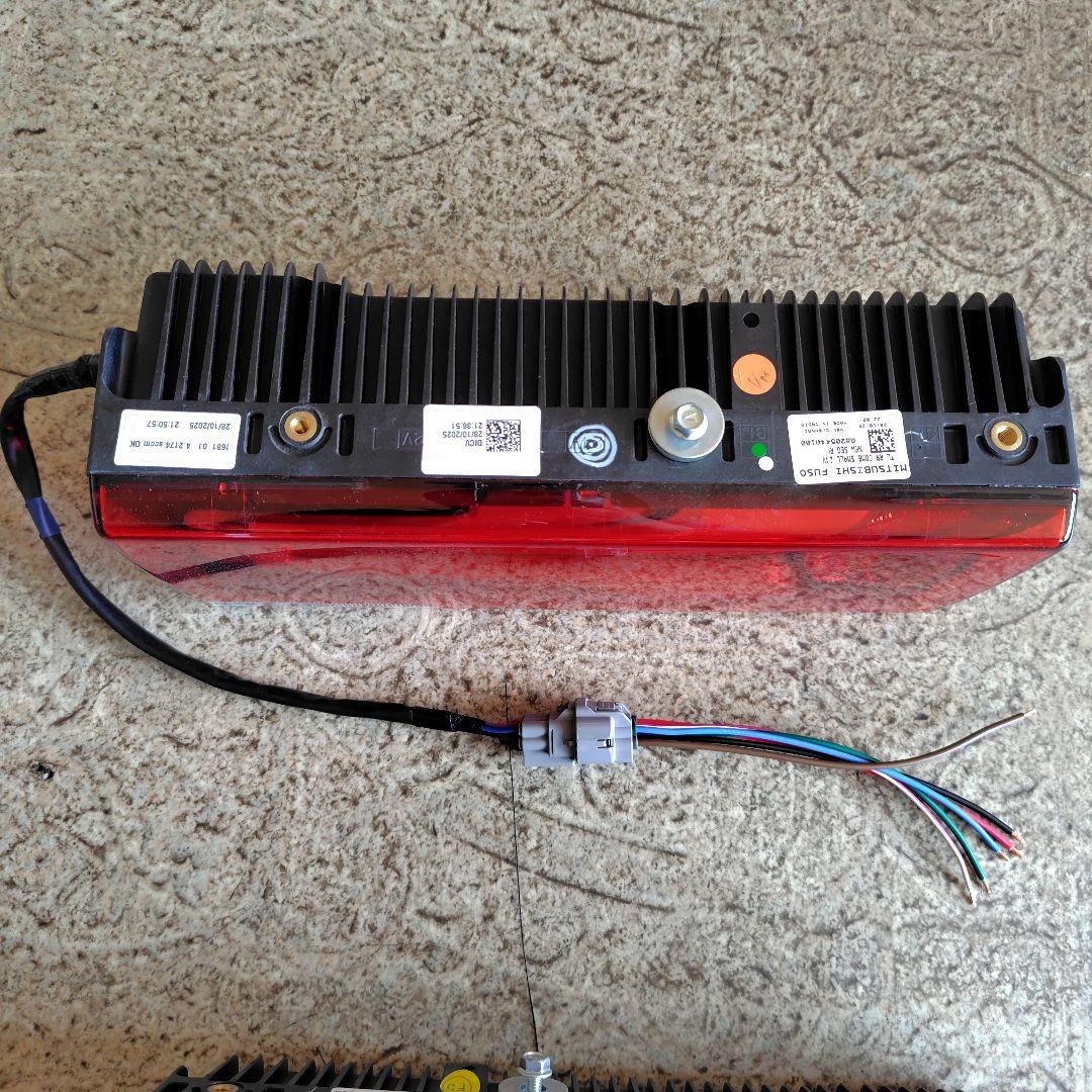 新型スーパーグレートトラクタ用純正フルLEDテールランプ