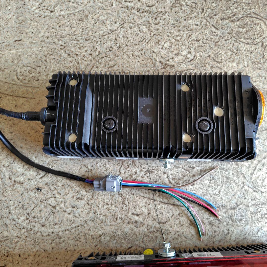 新型スーパーグレートトラクタ用純正フルLEDテールランプ