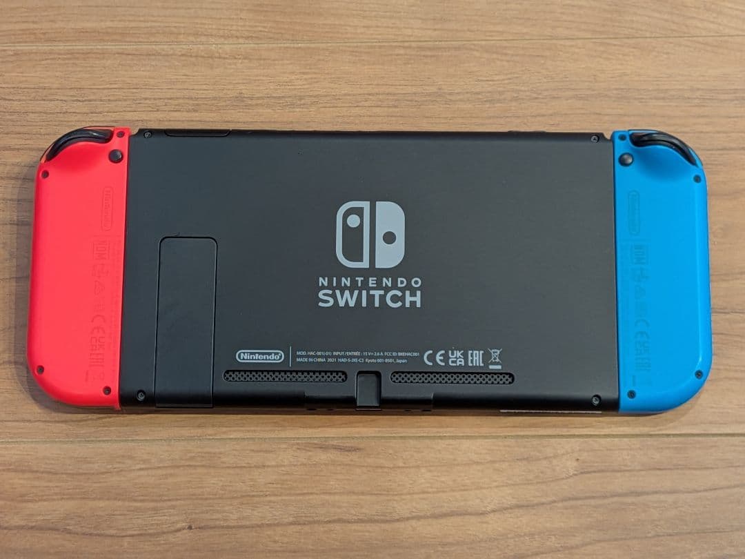 ​【完品】Nintendo Switch 本体（新モデル） ＋ おまけケース付き