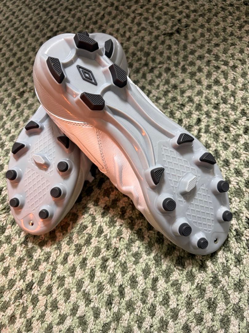 UMBRO GAINA サッカースパイク HG 26.0cm ホワイト/グレー