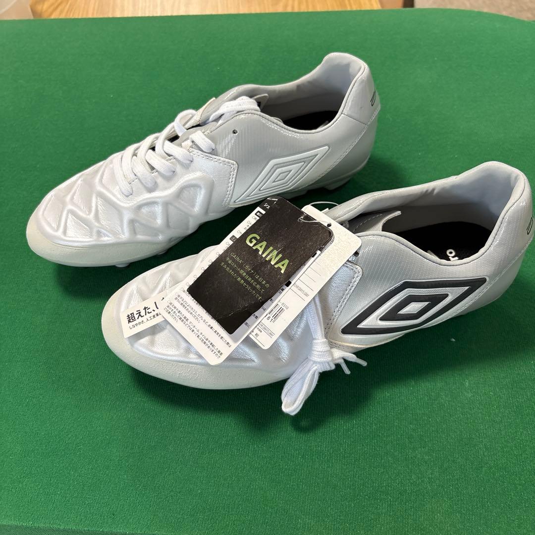 UMBRO GAINA サッカースパイク HG 26.0cm ホワイト/グレー
