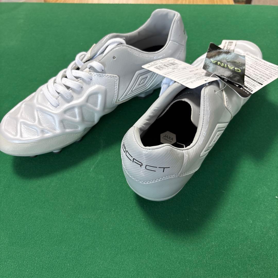UMBRO GAINA サッカースパイク HG 26.0cm ホワイト/グレー