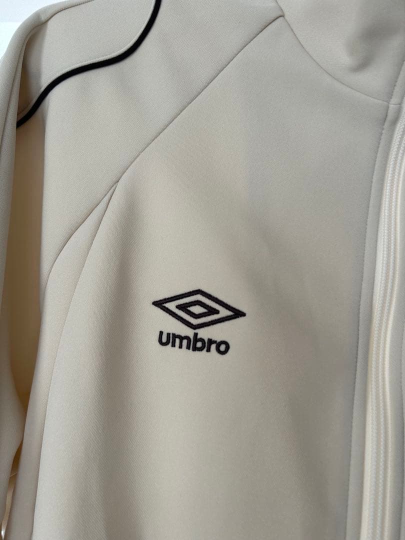 umbro ホワイト ジップアップジャケット F