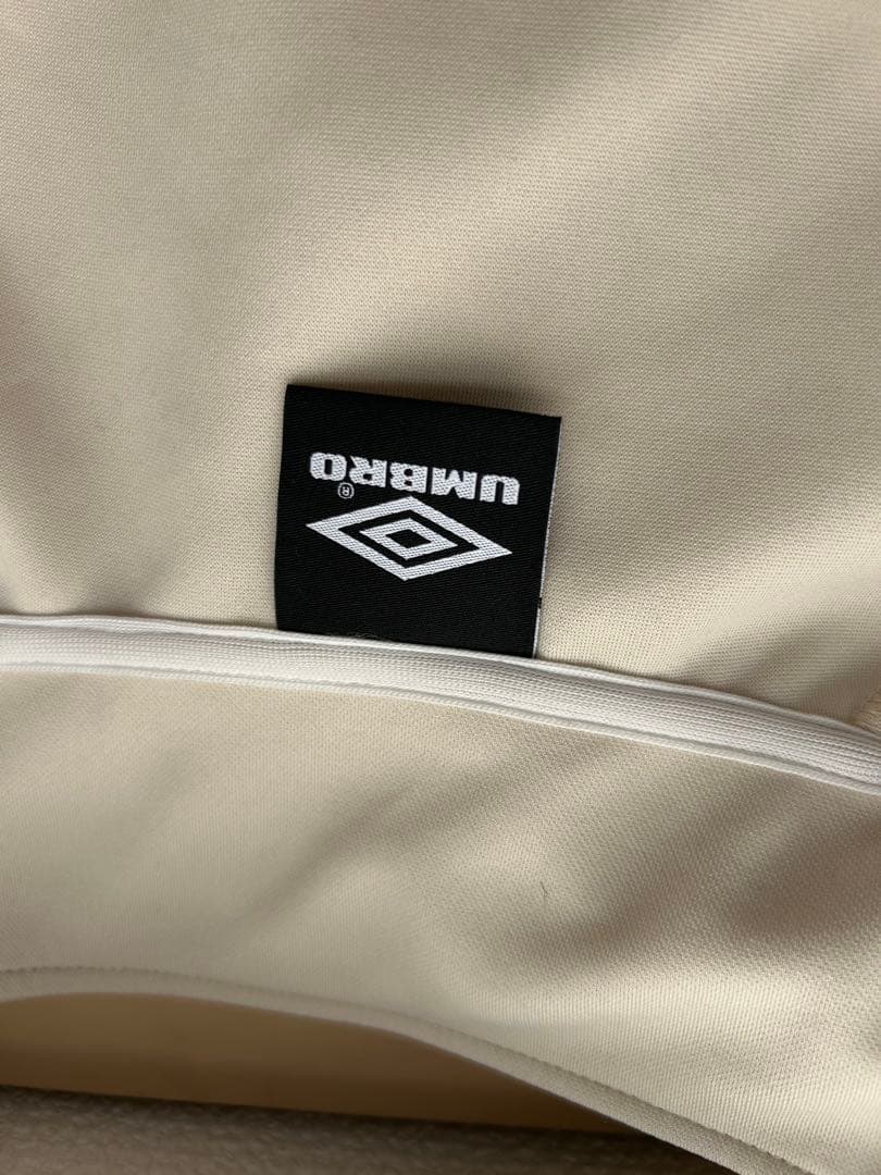 umbro ホワイト ジップアップジャケット F