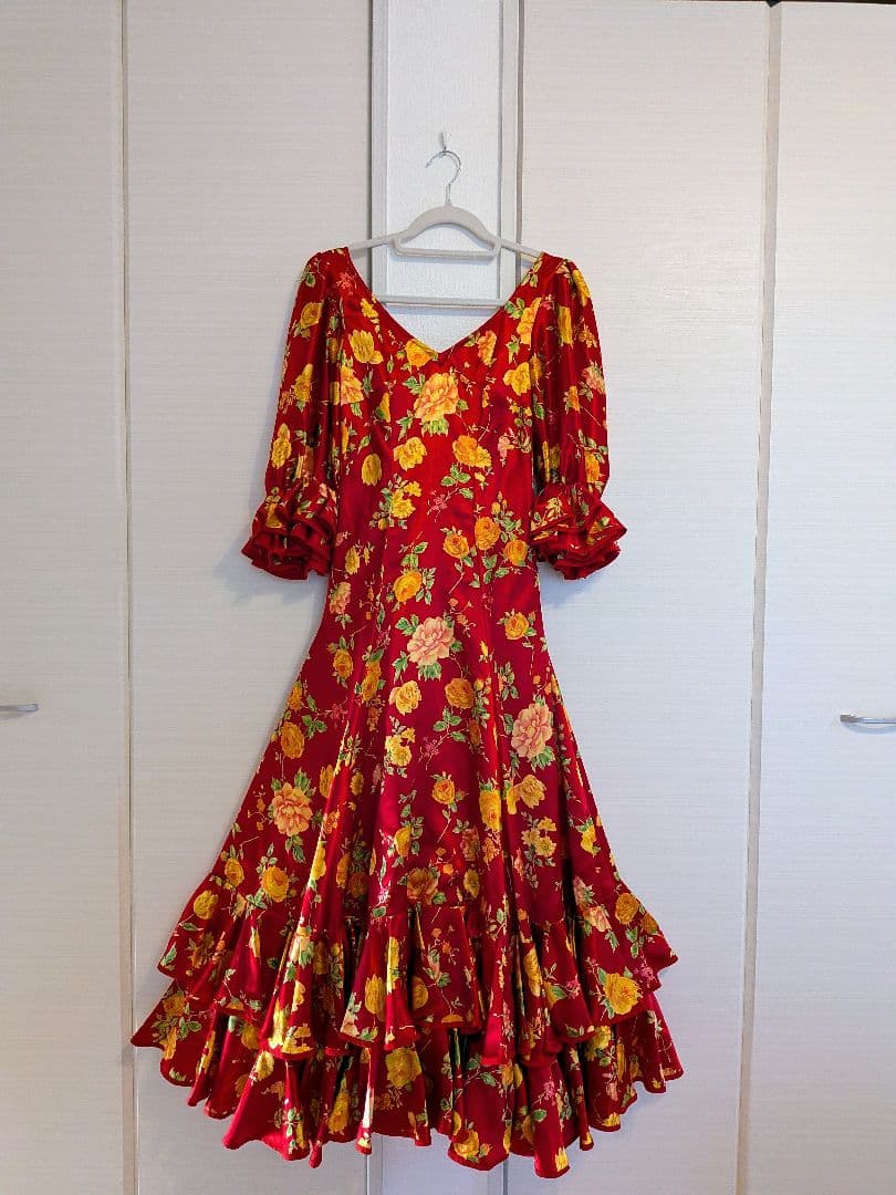 美品 フラメンコドレス 朱赤 × 花