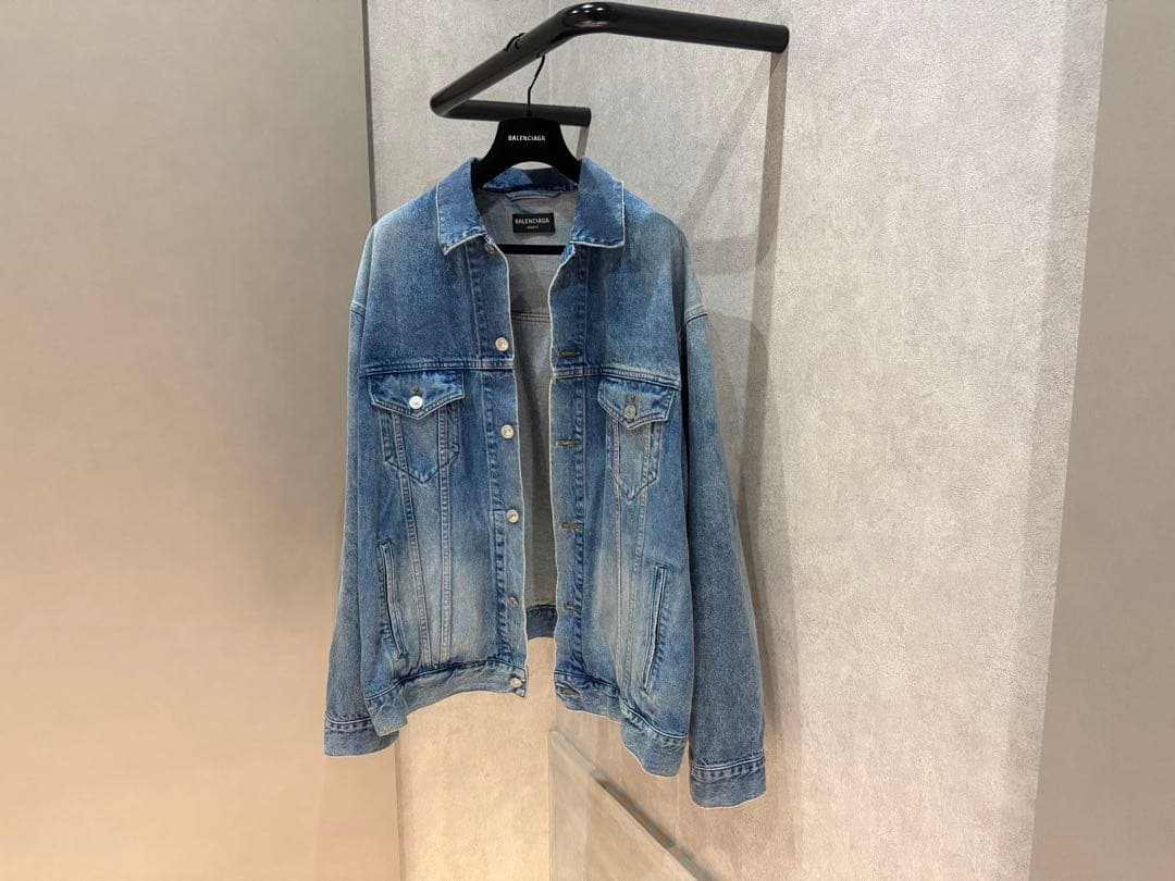 BALENCIAGA スプレーデニムジャケット バギーパンツシャツスニーカー