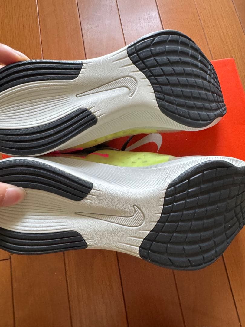 Nike ランニングシューズ 23cm 未使用　ウィメンズ
