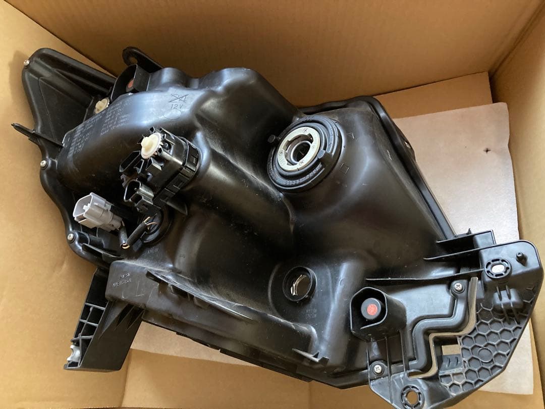 ダイハツ　タントLA600S 左ヘッドライト