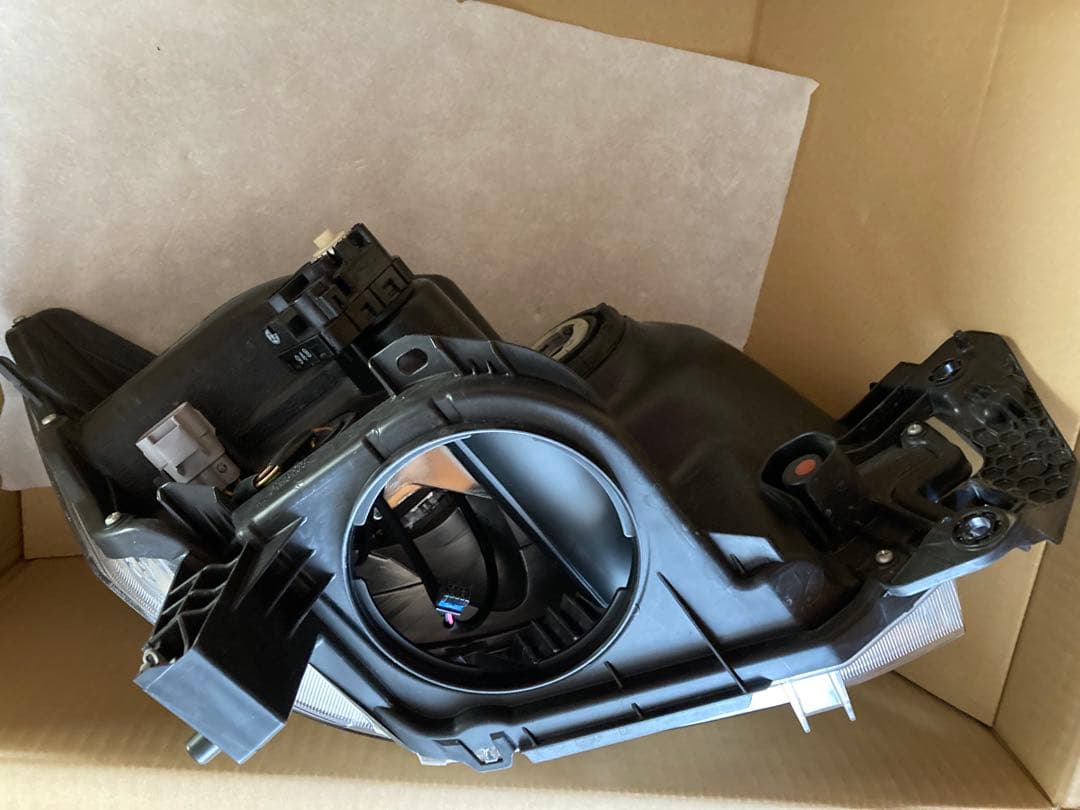 ダイハツ　タントLA600S 左ヘッドライト