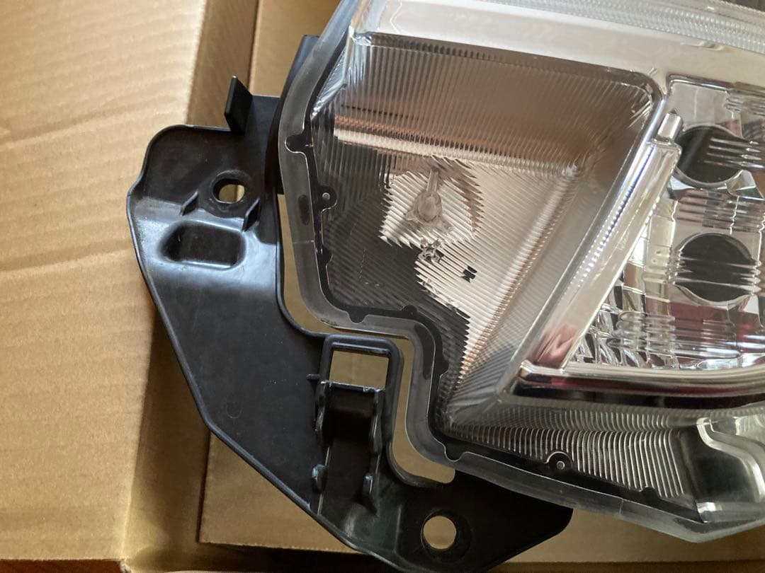 ダイハツ　タントLA600S 左ヘッドライト