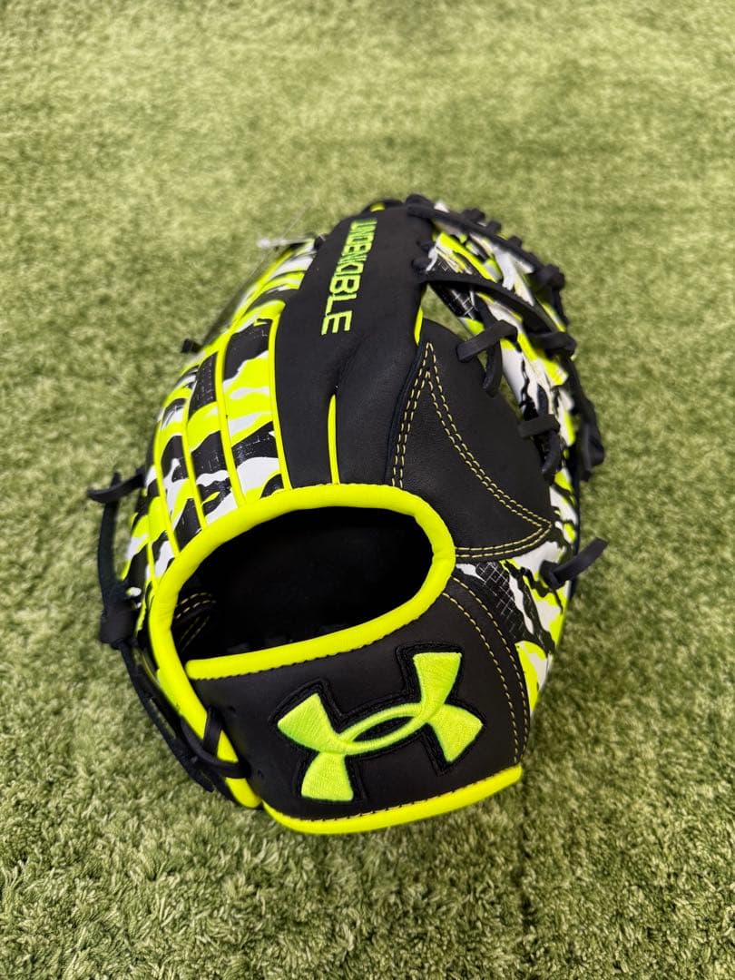 ✨超貴重✨Under Armour グローブ迷彩 内野手用 軟式グローブ