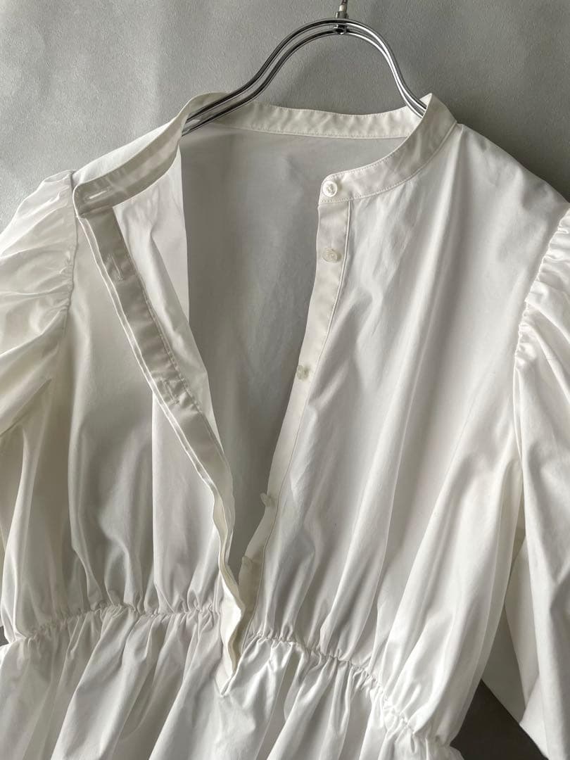 美品✨STINA closet 22SS パフスリーブ　フレアブラウス 伸縮有り
