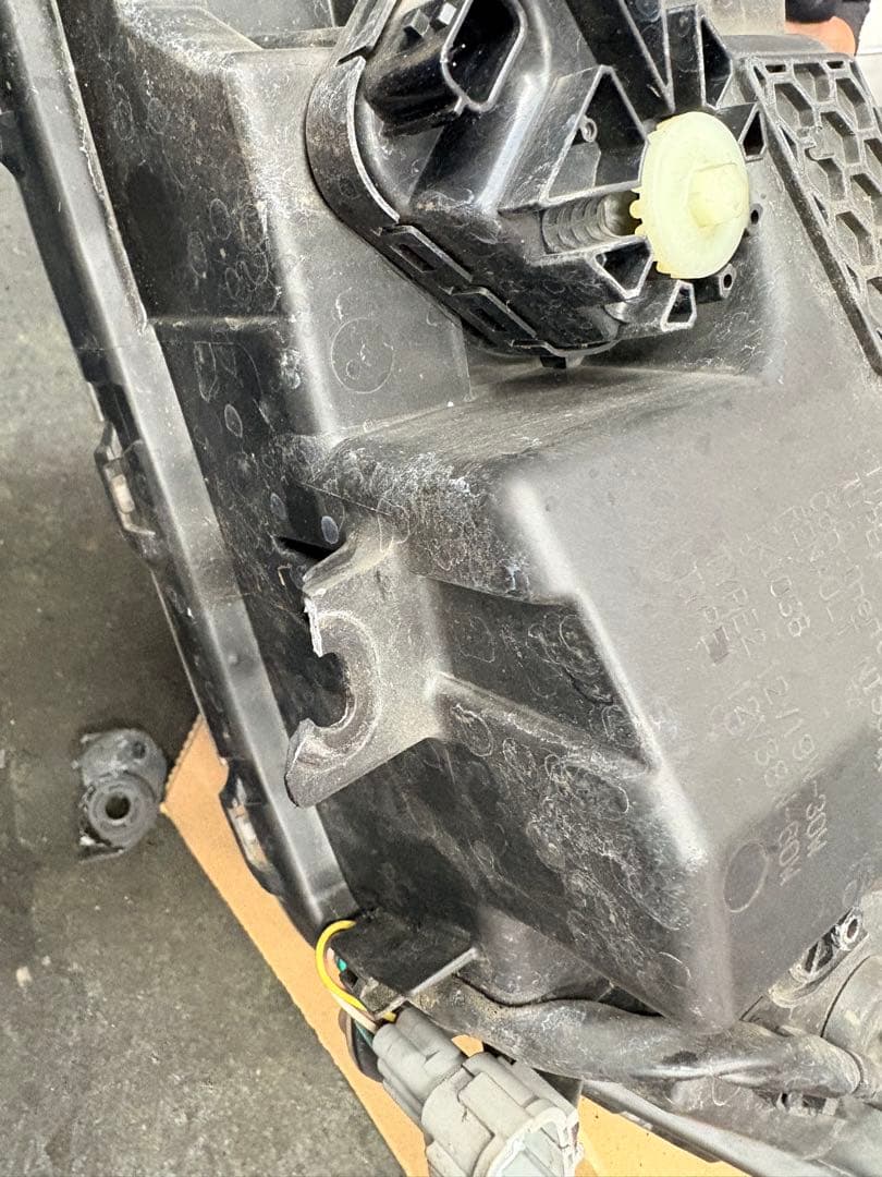 日産 キャラバン E26 右LEDヘッドライト