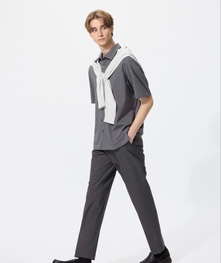 新品未使用　UNIQLOダークグレー 感動パンツ　3本セット