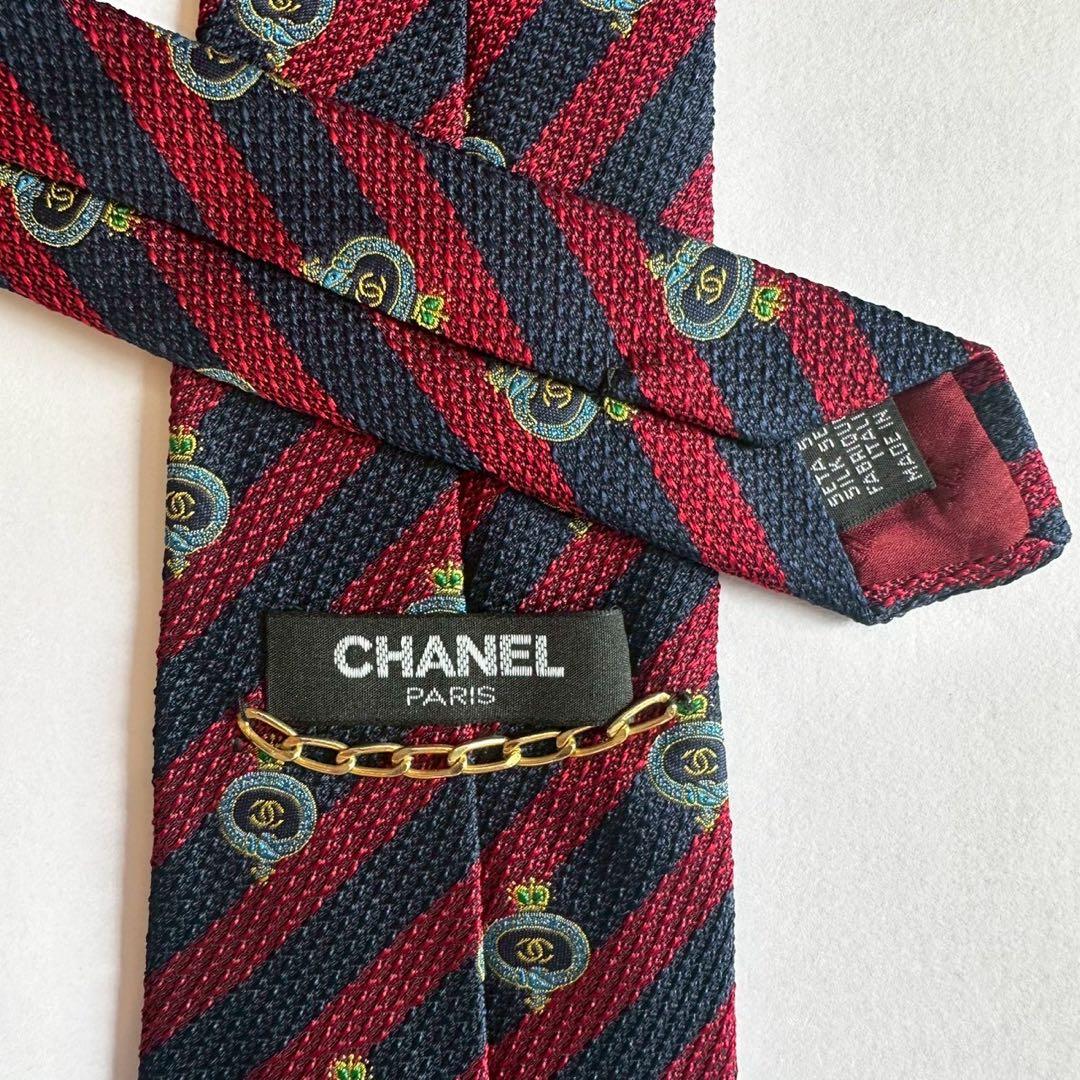 極美品希少品CHANELシャネル赤紺ストライプネクタイ王冠ココマークチェーン付き