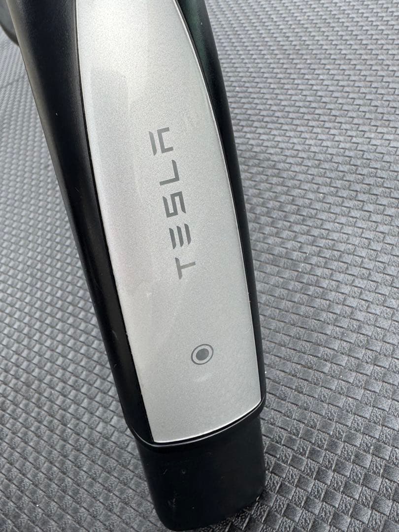TESLA chademoアダプター