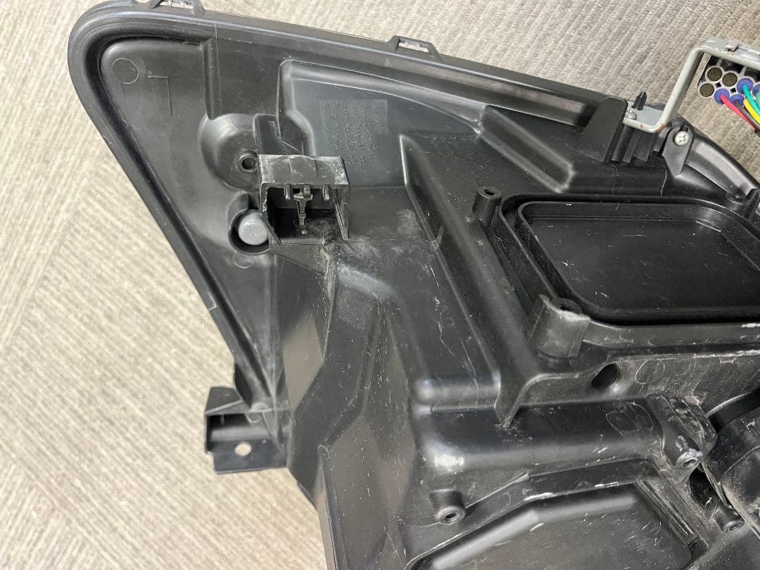 トヨタ 車名：ヴォクシー80系 商品名：左ヘッドランプユニット