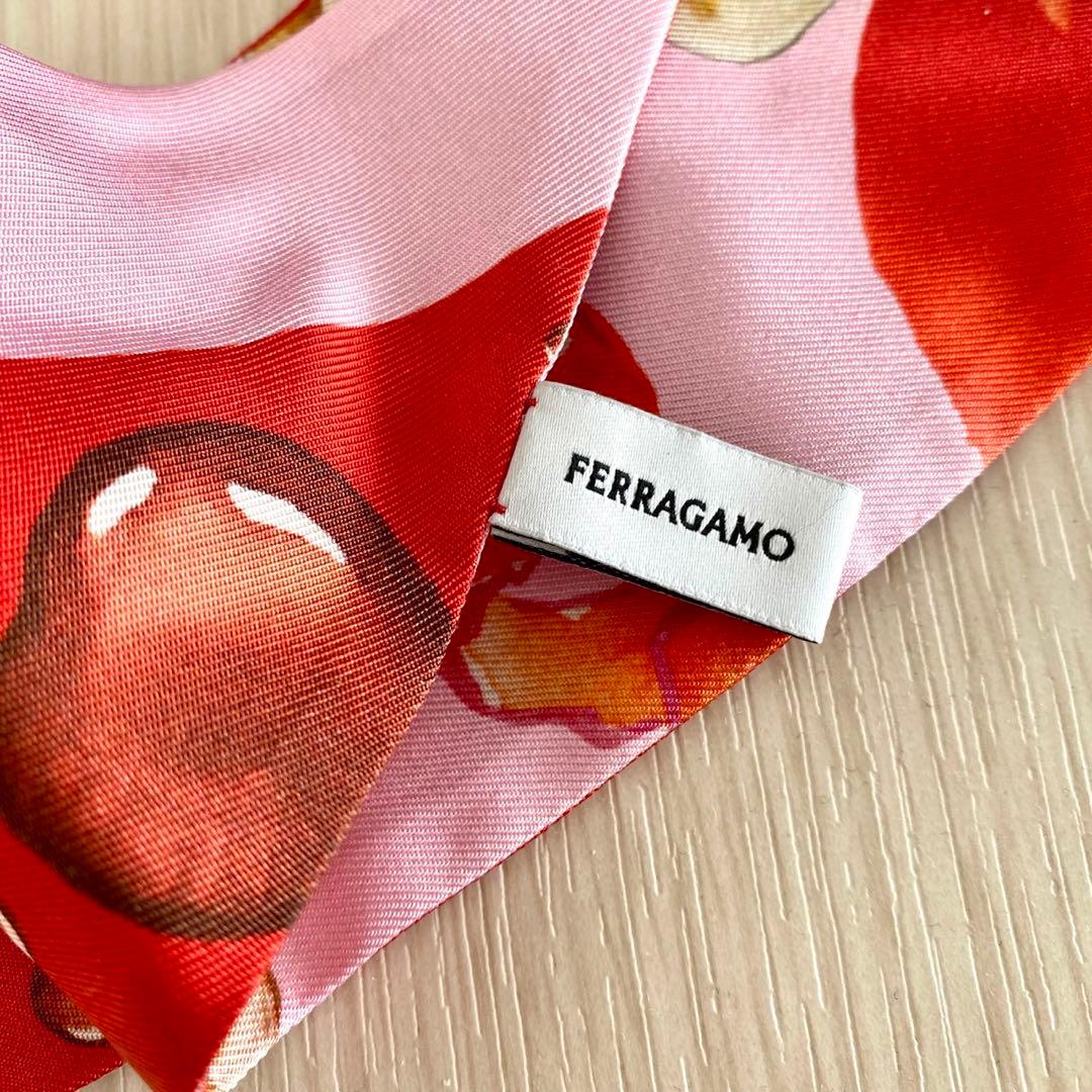【新品】Ferragamo ザクロ柄 スカーフ フェラガモ