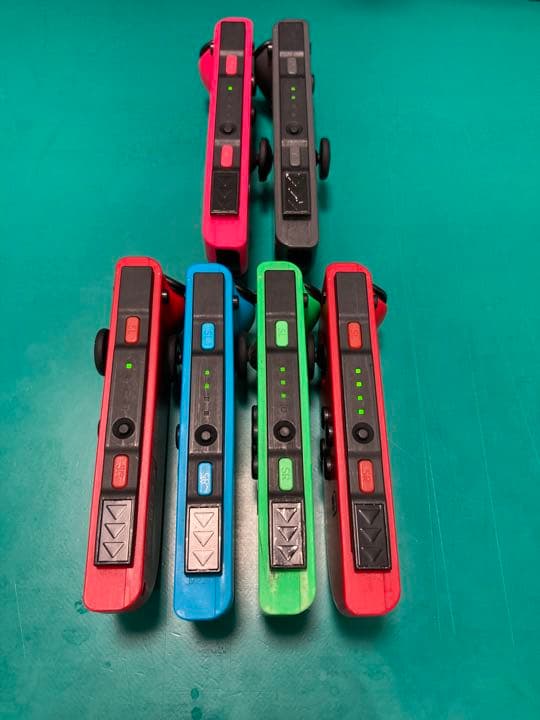 JOY-CON (L)2台/(R)4台