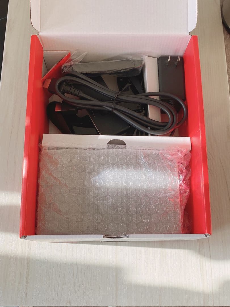 【美品】Nintendo switch 新型　本体　セット　付属品完備　29