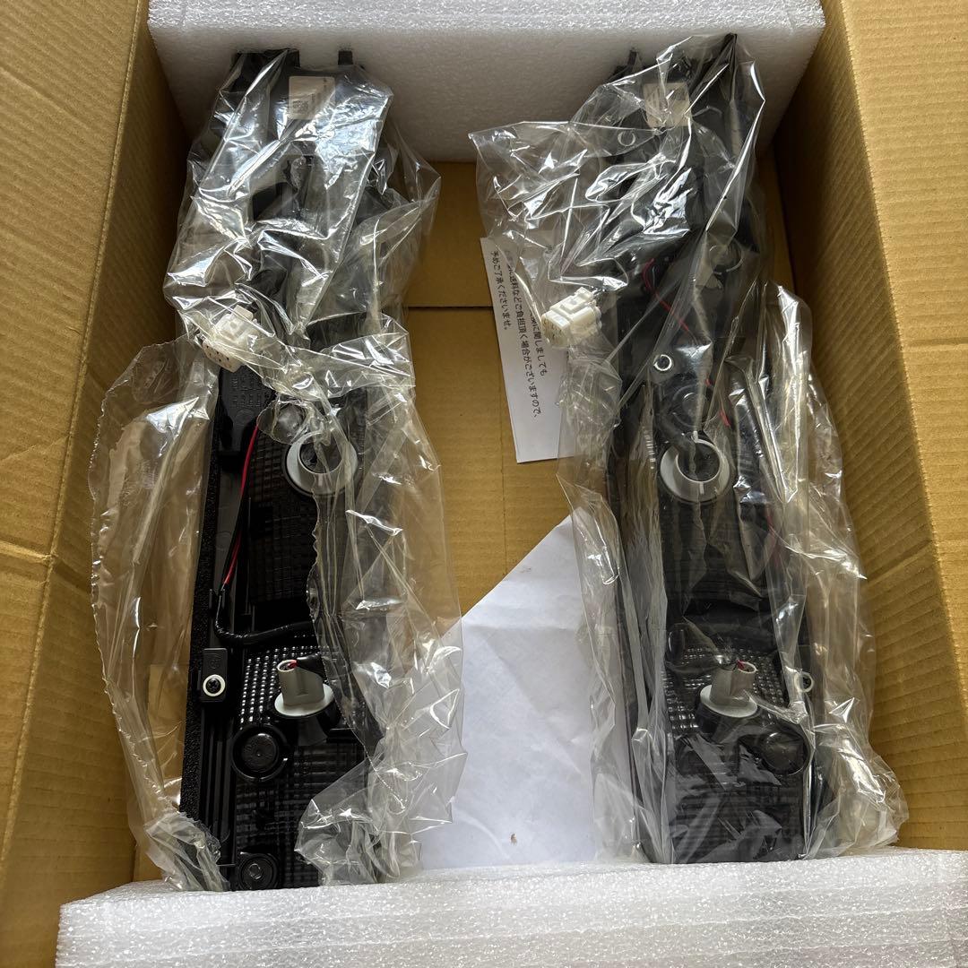 DA17W エブリイ ワゴン 純正 テールランプ 新品 未使用 新車外し