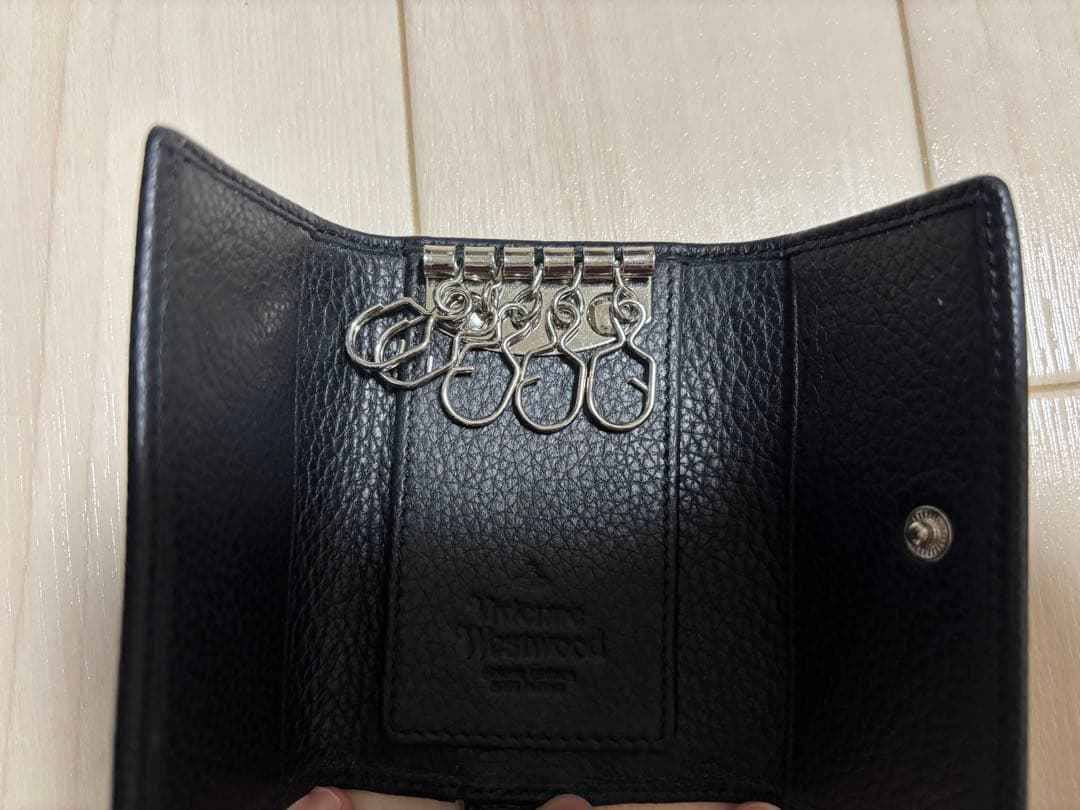 あおい　Vivienne Westwood ブラックキーケース