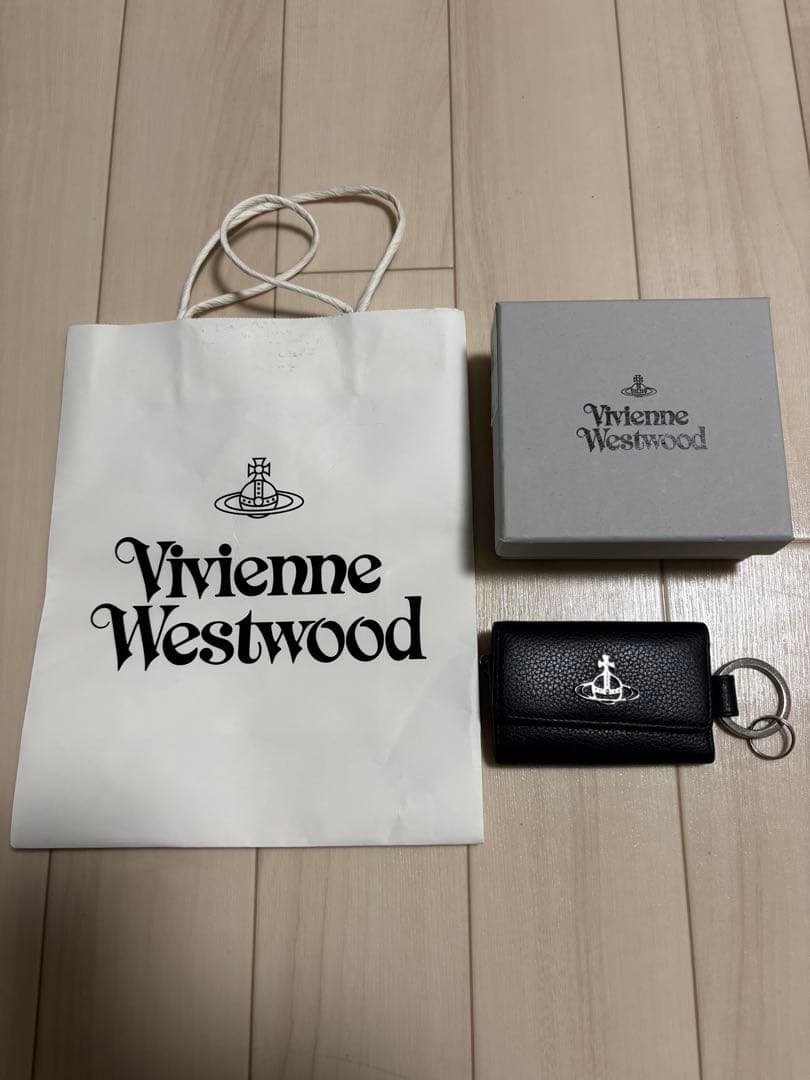 あおい　Vivienne Westwood ブラックキーケース