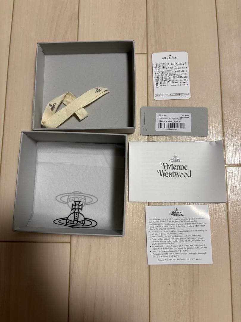 あおい　Vivienne Westwood ブラックキーケース
