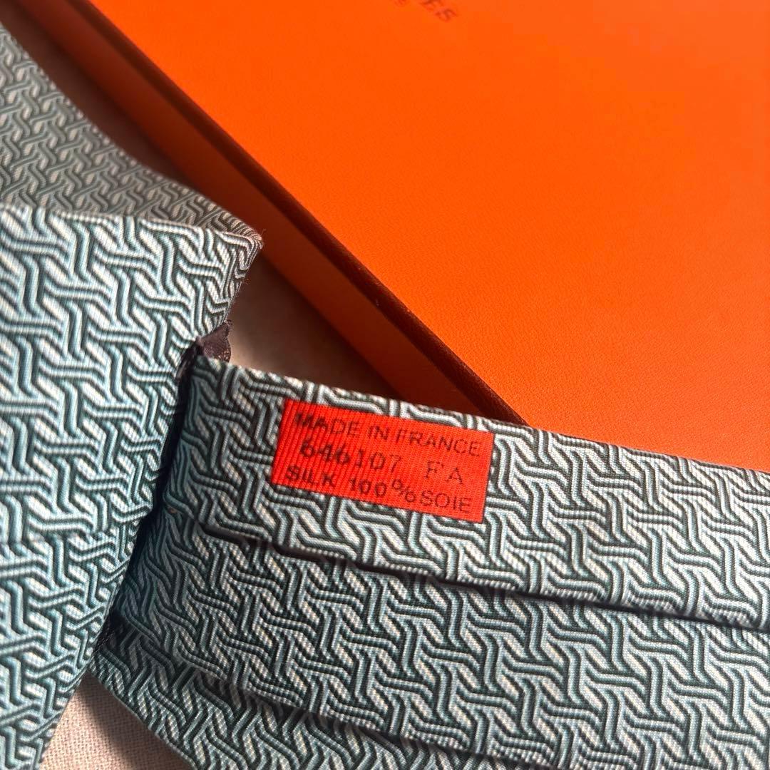 希少✨エルメスHERMES✨幾何学模様 ブランドネクタイ 高級シルク　グリーン