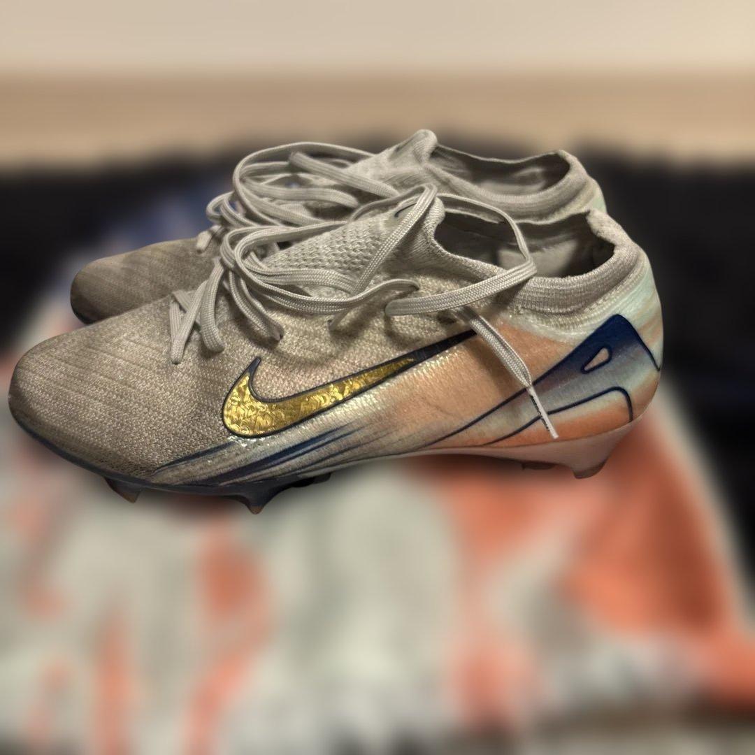 NIKEスパイクFGロナウドモデル限定