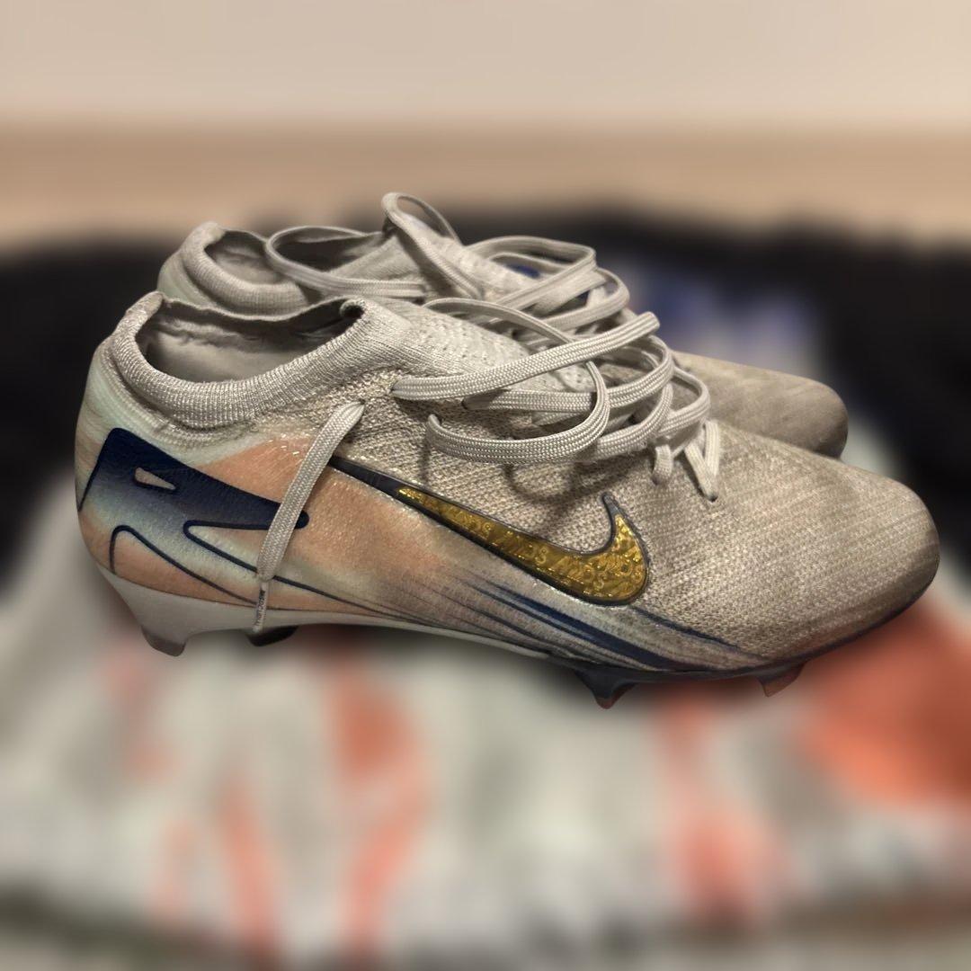 NIKEスパイクFGロナウドモデル限定