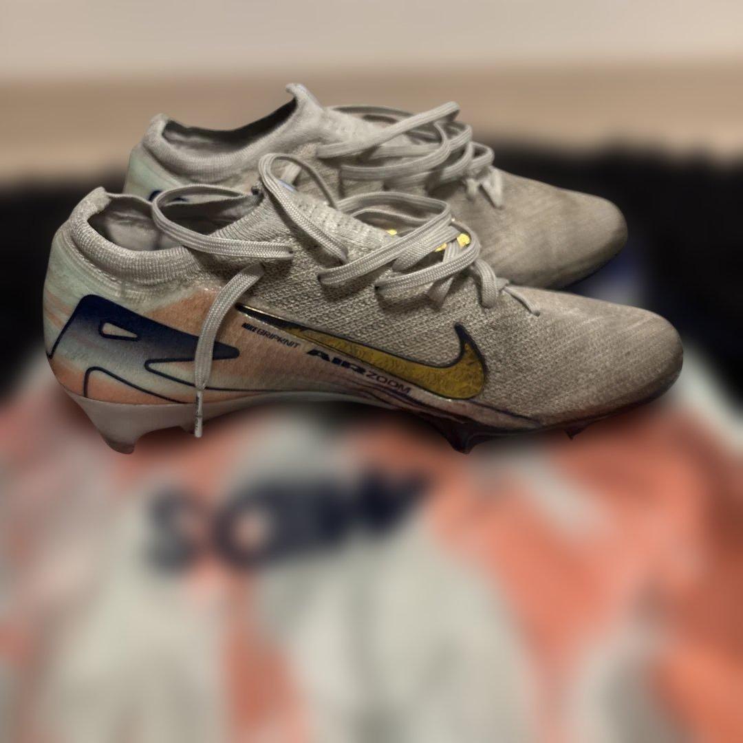 NIKEスパイクFGロナウドモデル限定