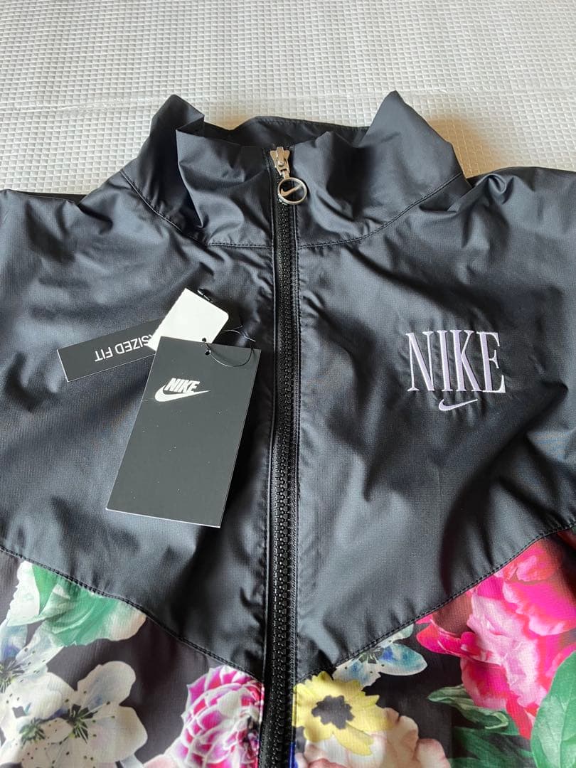 NIKE ウィメンズフロールウーブンジャケット