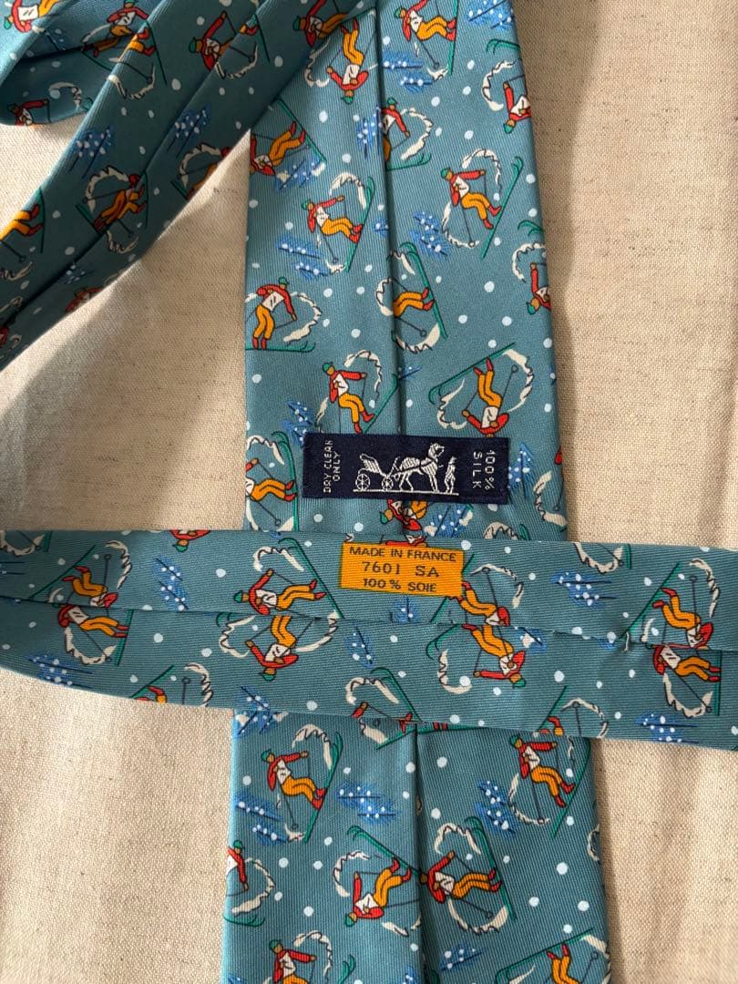 エルメス　ネクタイ　スキー　スポーツ　青色　ブルー色　冬シーズン