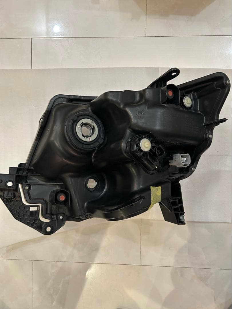 LA600S タントカスタム　ヘッドライト　右側