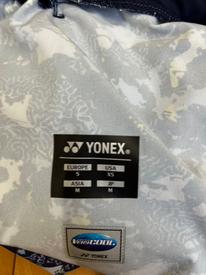 YONEX 蛍光イエロー Tシャツと迷彩ショートパンツセット